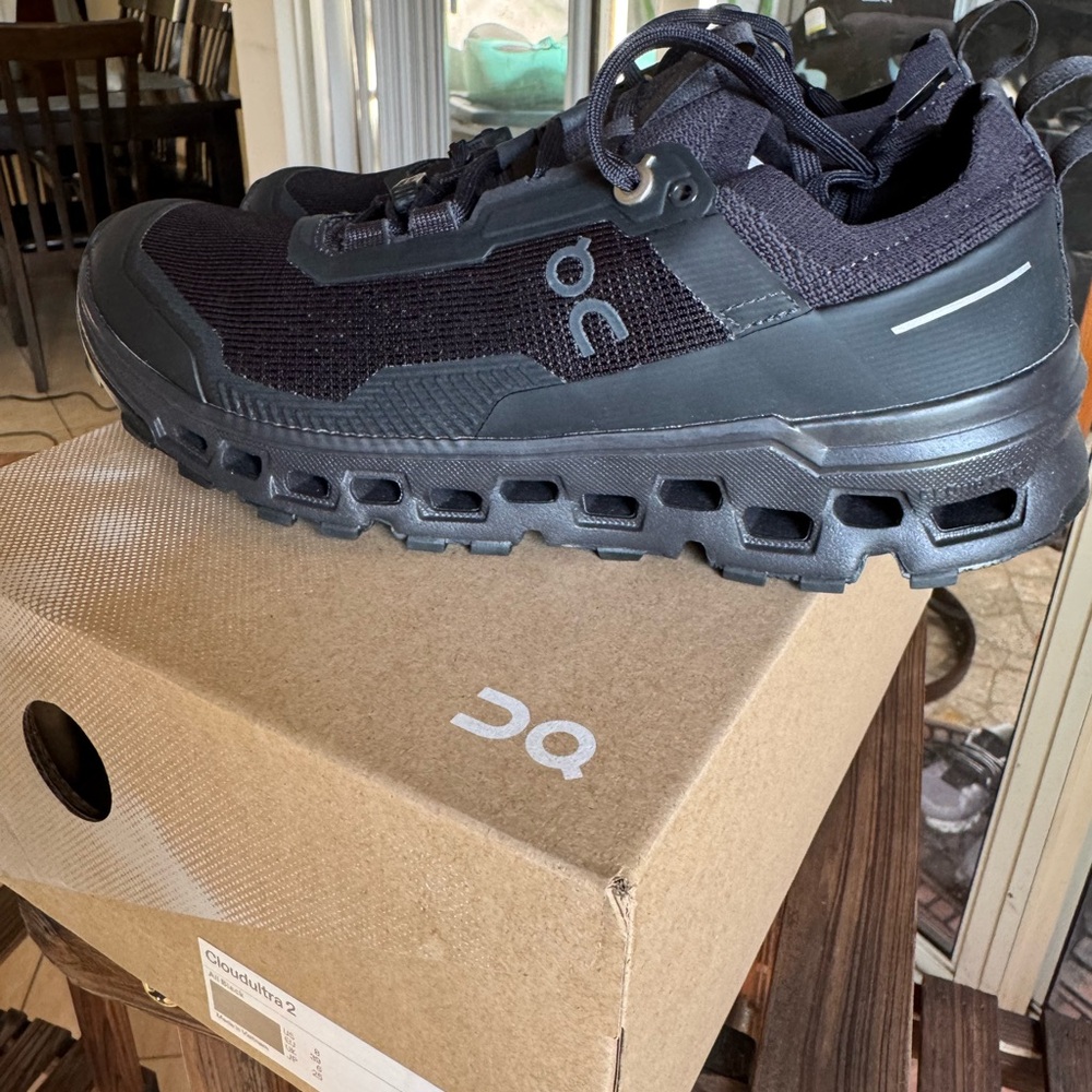 On Running Cloudultra Women’s Black Shoes size 8